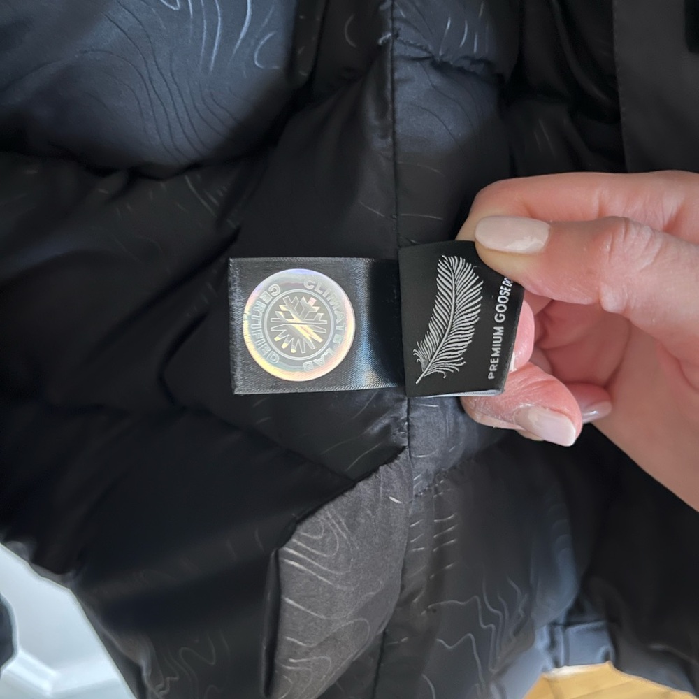 Aritzia Grey TNA Puffer. - Picture 8 of 9